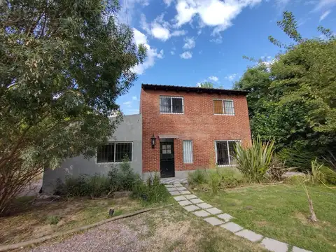 AUR. Venta. Casa 4 Ambiente. Con Pileta. Barrio Parque Sakura, Exaltacion de la Cruz