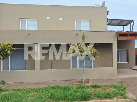 Casa en venta, 4 dormis + Quincho en Villa Manzano