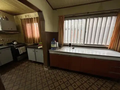 Casa 5 ambientes con 1 baño