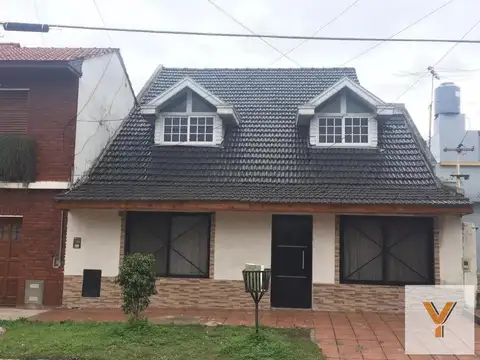 Casa en venta - 3 Dormitorios 3 Baños - 200Mts2 - Florencio Varela