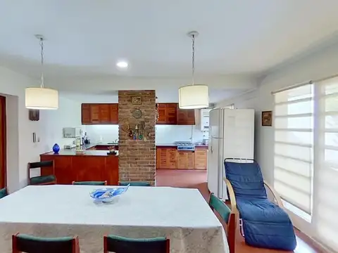 Casa 5 ambientes con 2 baños