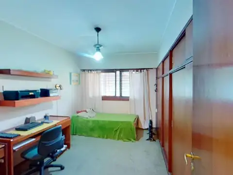 Casa en Esquina de 3 Dormitorios -  210 m2 Cub - Lote de 311 m2  - Tolosa - La Plata