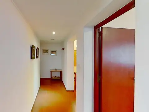 Casa en Esquina de 3 Dormitorios -  210 m2 Cub - Lote de 311 m2  - Tolosa - La Plata
