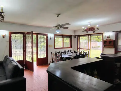 Casa 7 ambientes con 3 baños