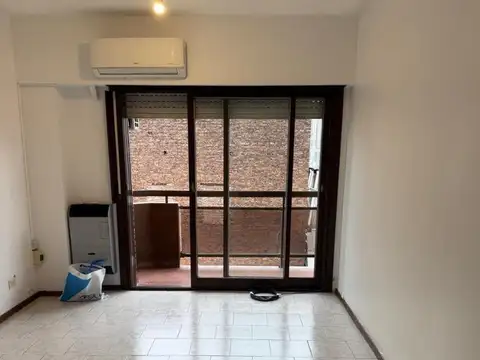 MUY LINDO DEPTO. 2 AMB. CON BALCÓN Y BAULERA