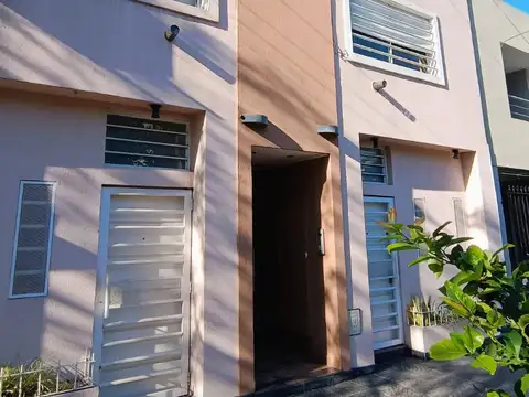 TIPO CASA 2 AMB CON PATIO BALCON Y TERRAZA CON PARRILLA SIN EXPENSAS