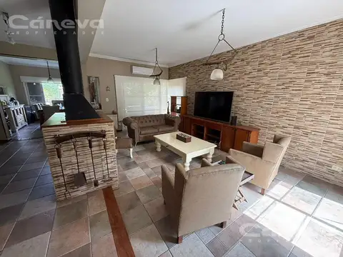 Casa en Venta con 5 cocheras
