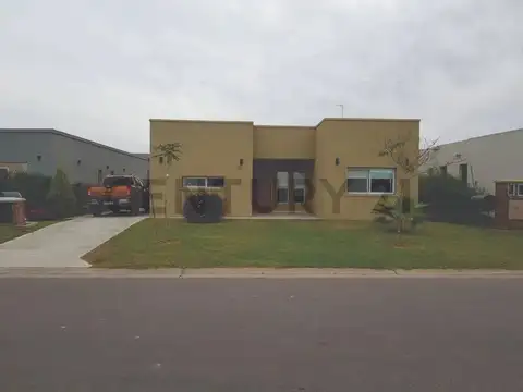 CASA EN VENTA – PILAR DEL ESTE