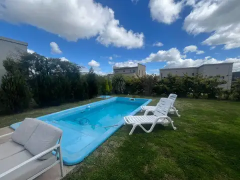 Casa 4 ambientes con 3 baños