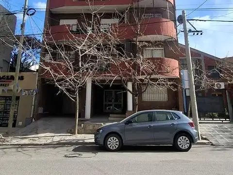 Alquiler monoambiente con cochera. Santa Maria al 300 Neuquen Capital