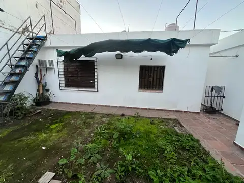 Casa en Alquiler con 2 cocheras