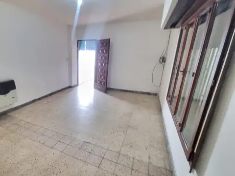 Casa en Alquiler con 2 cocheras