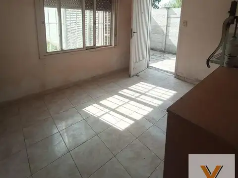 Casa 3 ambientes con 1 baño