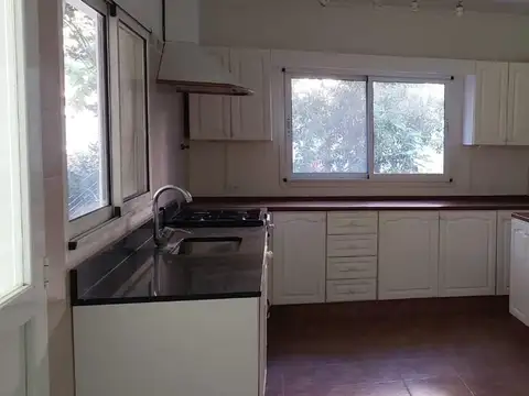 Casa en Venta con 6 cocheras