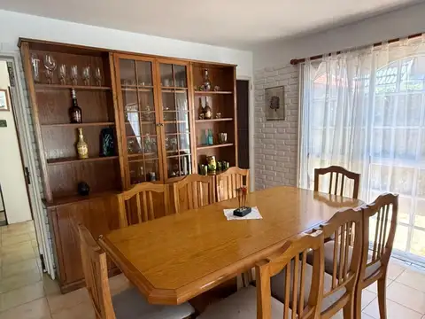 Casa 5 ambientes con 2 baños