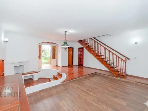 Casa 6 ambientes con 2 baños