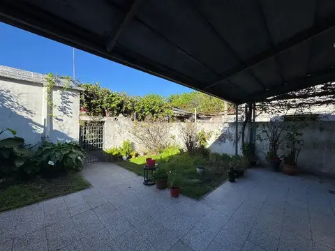 Venta Casa 4 Amb. Cochera, Patio (Acepta Permuta)