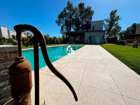 Casa en venta de 3 dormitorios y pileta. Santa Elena. Pilar.