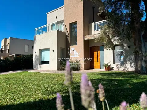 Casa en venta de 3 dormitorios y pileta. Santa Elena. Pilar. 100