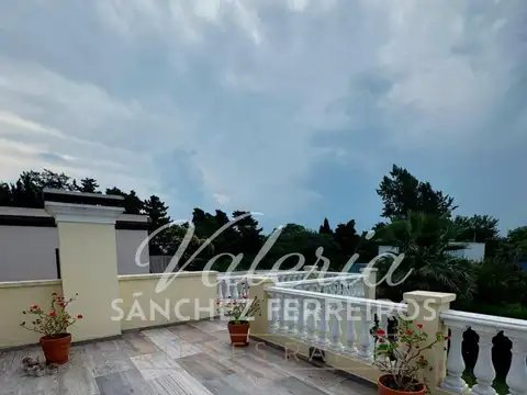 Casa 5 ambientes con 4 baños