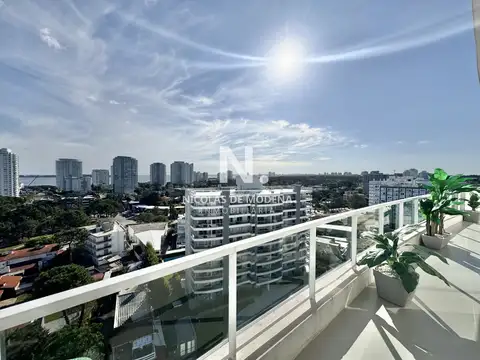 Vende apartamento de 3 dormitorios en Aidy Grill, Punta del Este.