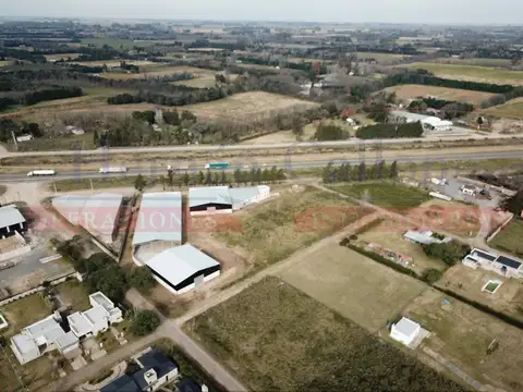 NAVE DE 580 M² A ESTRENAR CON GRAN UBICACIÓN EN MERCEDES