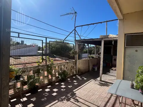 Almirante Brown  428  CASA 3 AMBIENTES CON 2 LOCALES COMERCIALES  Y DEPTO INTERIOR. MONTE GRANDE