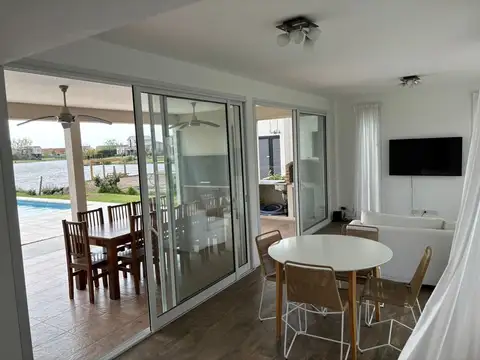 Casa 5 ambientes con 2 baños