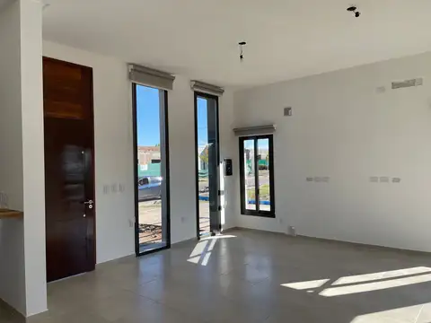 Casa en Venta en Russell, USD 170.000