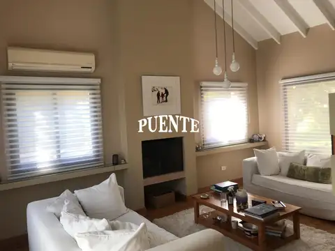 Casa 6 ambientes con 4 baños