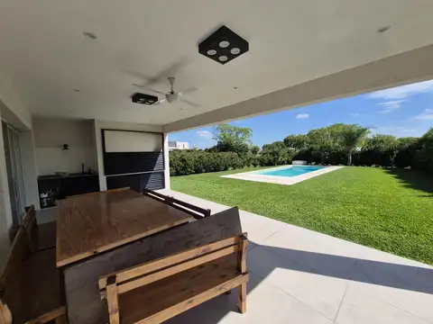 San Ramiro, Pilar del Este