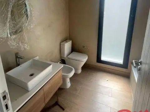 Departamento 5 ambientes con 4 baños