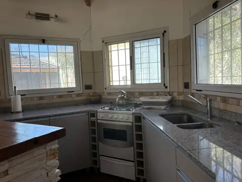 Casa 3 ambientes con 2 baños