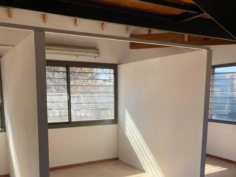 OFICINA EN VENTA IMPECABLE MUY LUMINOSA  - APTA VIVIENDA