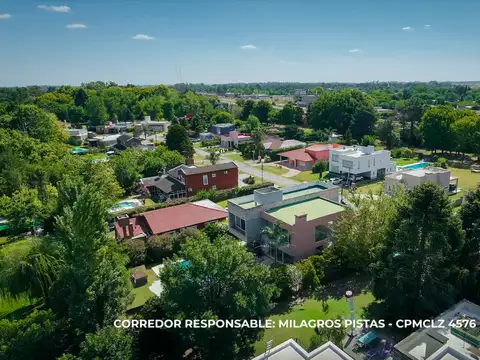Casa 5 ambientes con 4 baños
