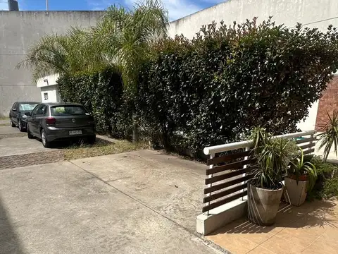 Venta de cochera en Villa Del Parque