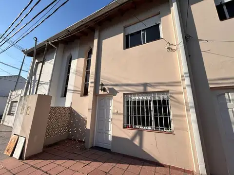 VENTA HERMOSO DUPLEX 5AMB C/ COCHERA y JARDÍN