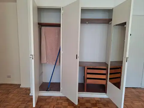 Juan José Paso 200, Piso 6