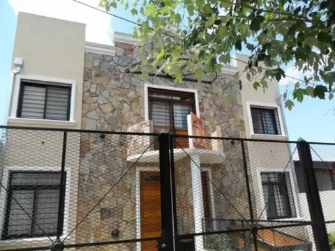 Dúplex de cuatro ambientes - Ituzaingó Norte