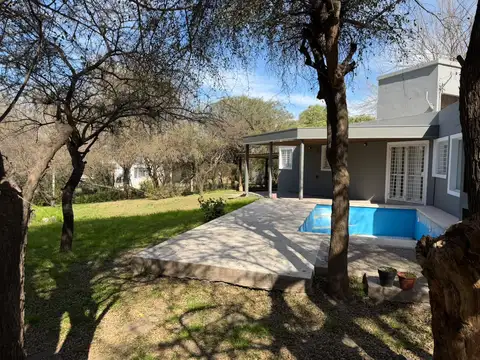 Excelente casa en Alquiler barrio Cumbres del Golf  - 1 planta - jardin y pileta