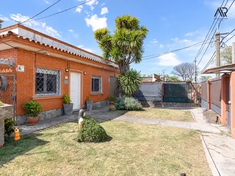 Casa 7 ambientes con 2 baños