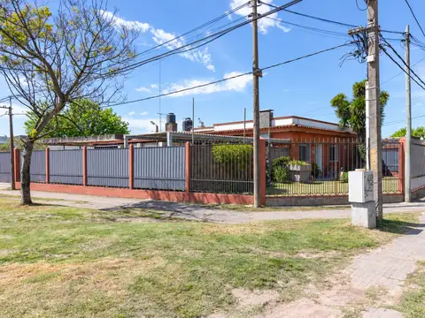 Casa en venta de 3 dormitorios c/ cochera en Ituzaingó