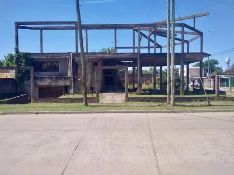 Excelente Casa con Terreno contiene Galpón/depósito y Parque Ideal Inversionista