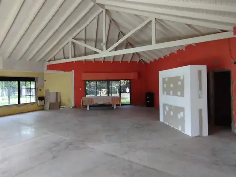 Local en Alquiler en Funes, $ 3.000.000