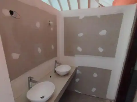 Local esquina Houssay t Mitre