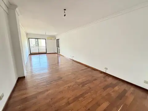 Departamento en Alquiler de 4 Ambientes con Cochera en Quilmes Centro