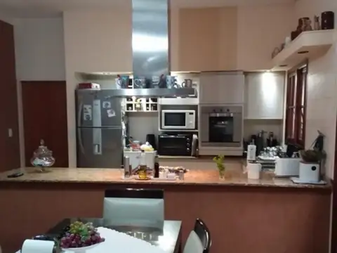 Casa 7 ambientes con 5 baños