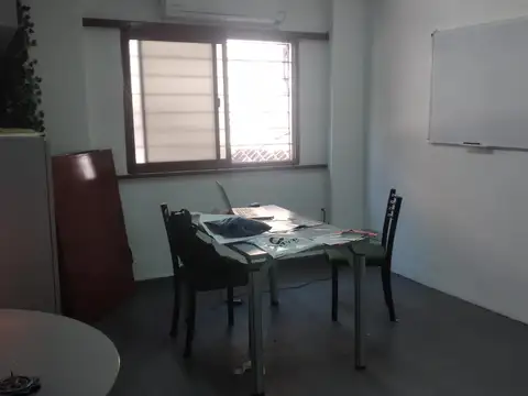 DEPOSITO 143 M2 CON OFICINAS