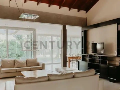 Casa 6 ambientes con 5 baños