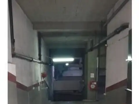 VENTA COCHERA FIJA Y CUBIERTA EN PRIMER SUBSUELO EN FLORES